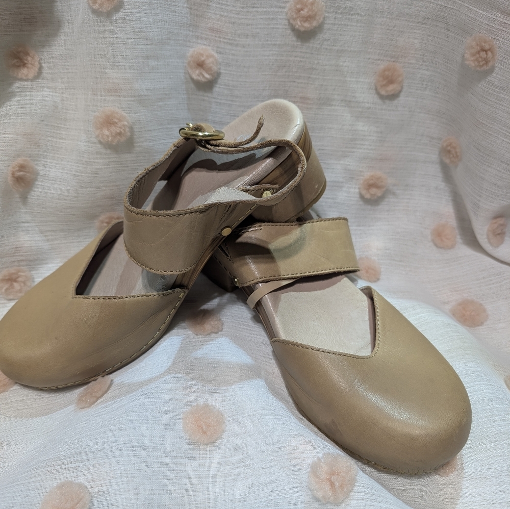 Tan Mary Jane Flats Dansko Size 38